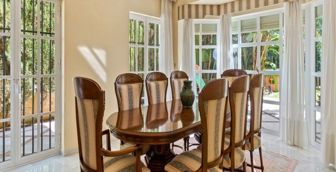 Villa clasica estilo andaluz en alquiler