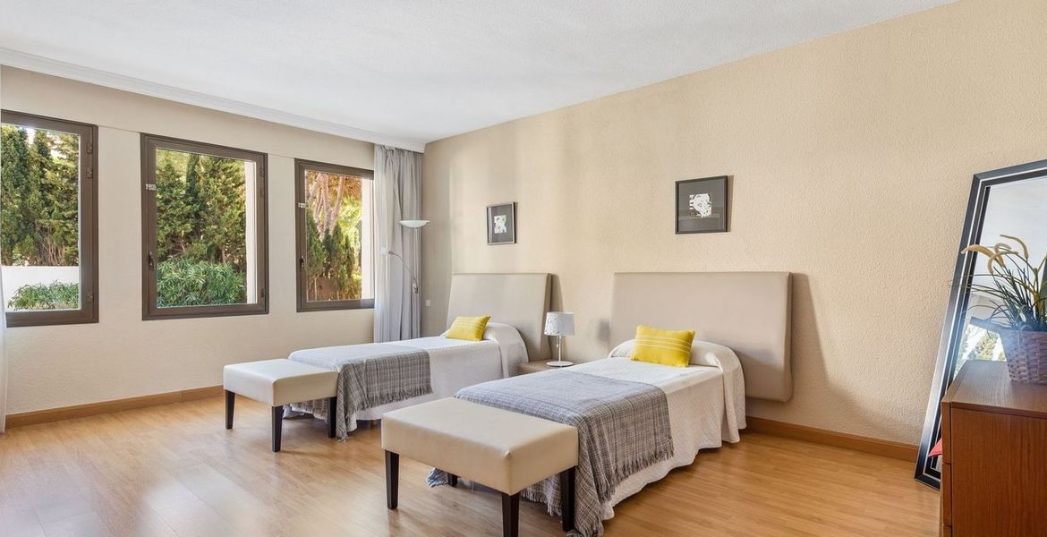 Villa en alquiler en Puerto Banus en la playa