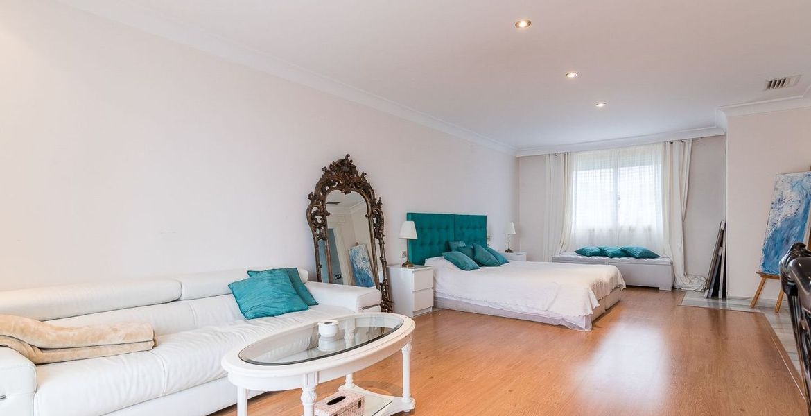 Penthouse Gray D’Albion 
