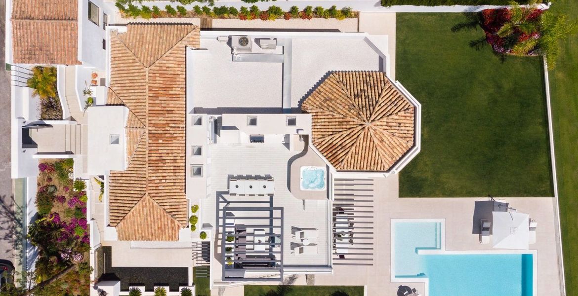 Villa de luxe avec vue sur le golf et la mer