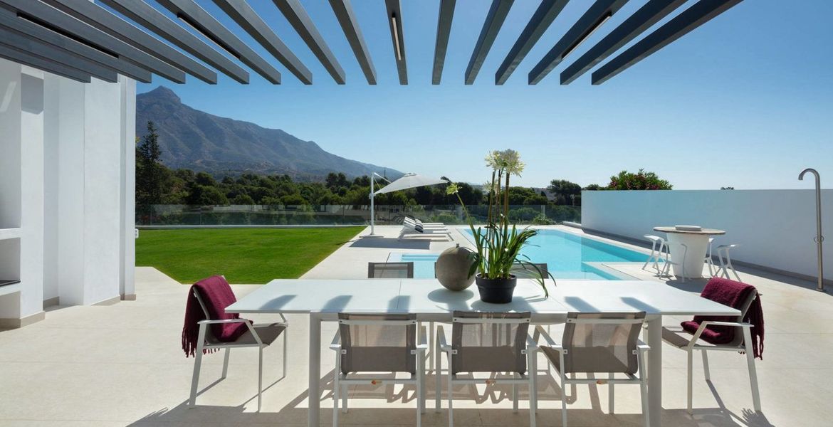 Villa de luxe avec vue sur le golf et la mer