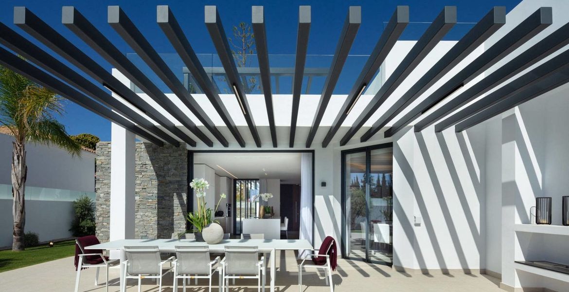 Villa de luxe avec vue sur le golf et la mer