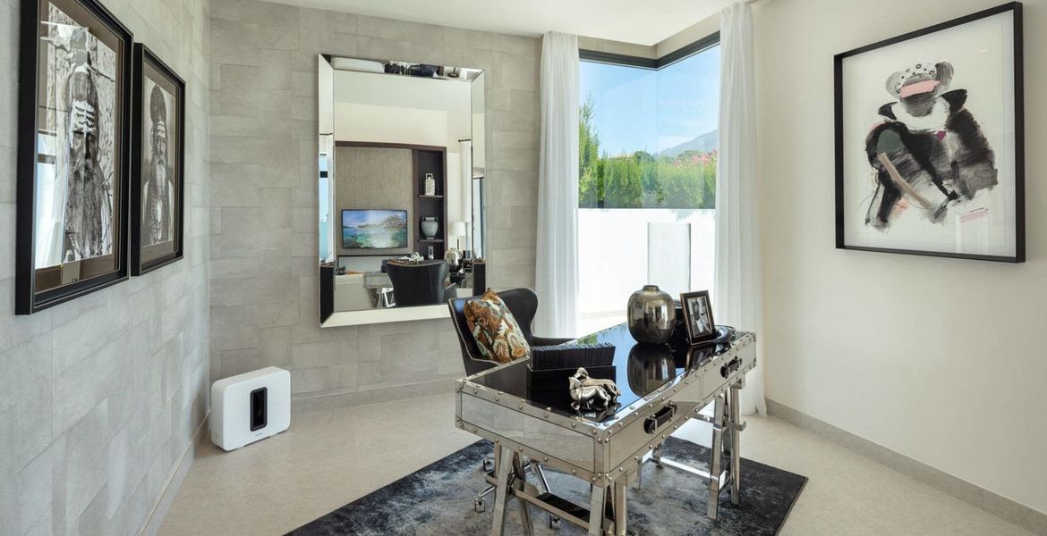 Villa de luxe avec vue sur le golf et la mer