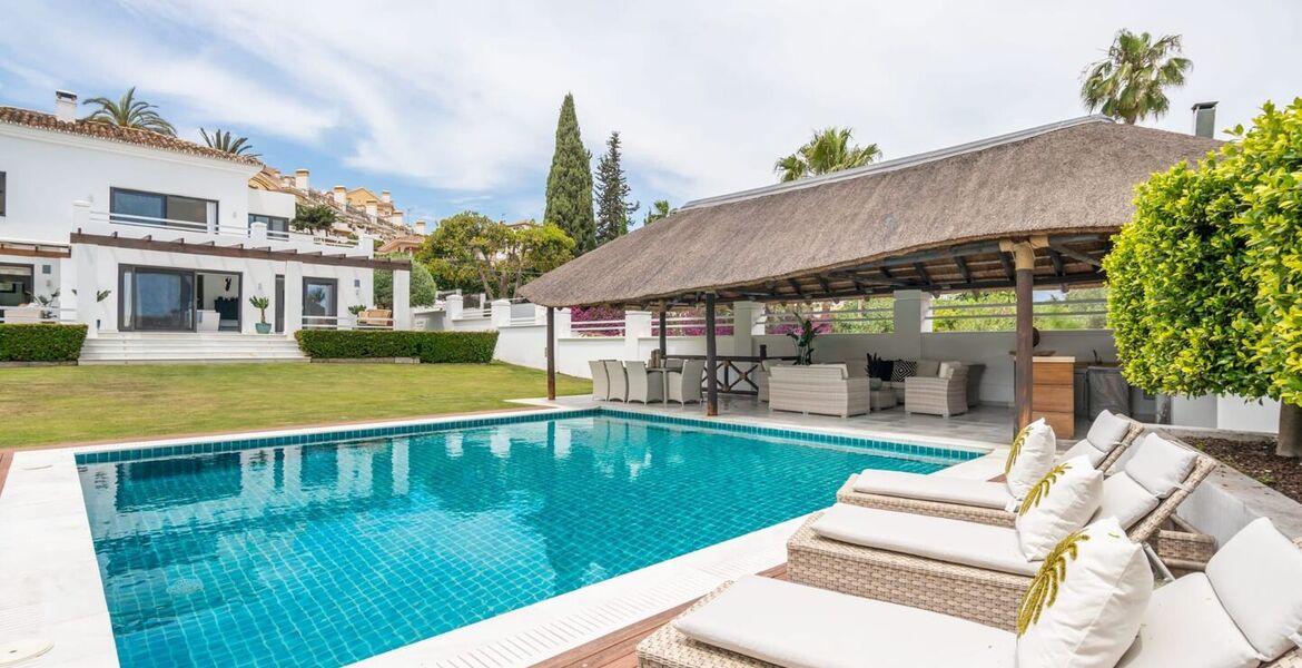 Villa Nueva Andalucia en Marbella 400m construidos