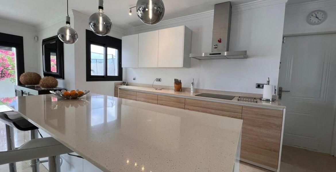 Villa in MARBELLA with 4 bedrooms and 4 bathrooms.