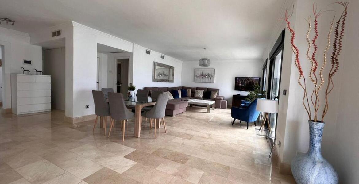 Villa in MARBELLA with 4 bedrooms and 4 bathrooms.