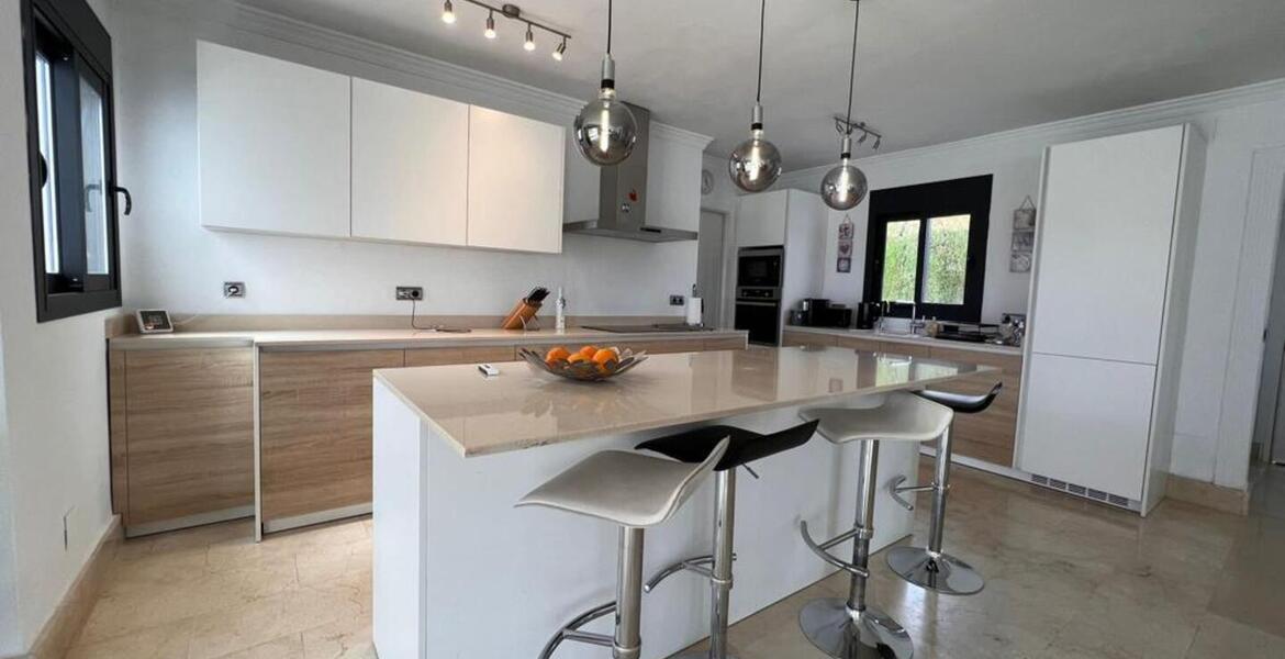 Villa in MARBELLA with 4 bedrooms and 4 bathrooms.