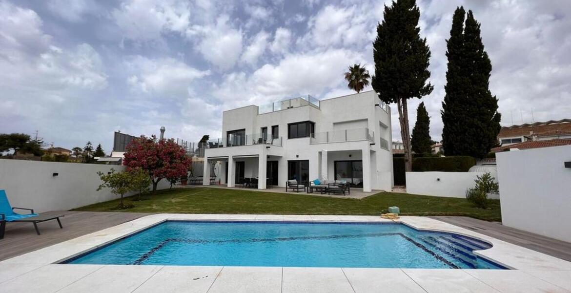 Villa in MARBELLA with 4 bedrooms and 4 bathrooms.