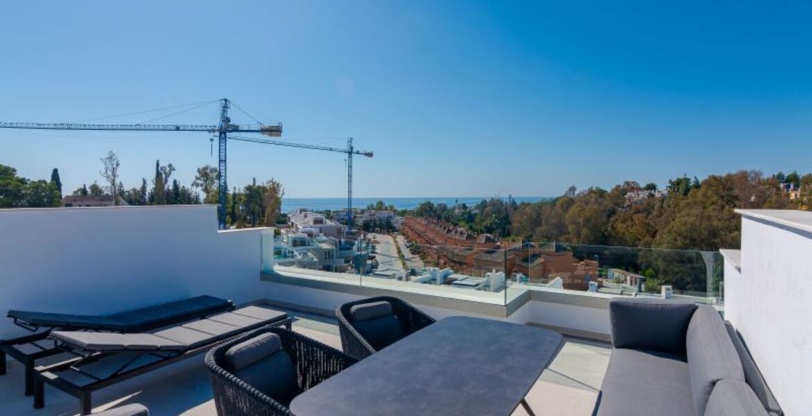 LUXUEUSE MAISON DE VILLE MODERNE AVEC VUE SUR LA MER DANS 