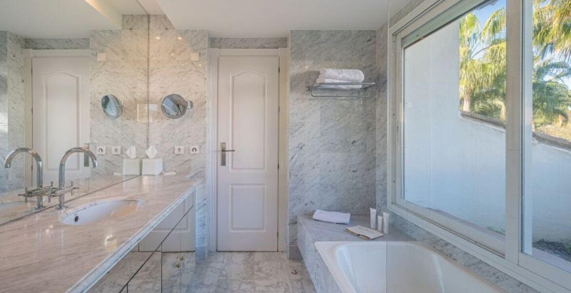 Penthouse duplex à louer à Marina Puente Romano Hotel