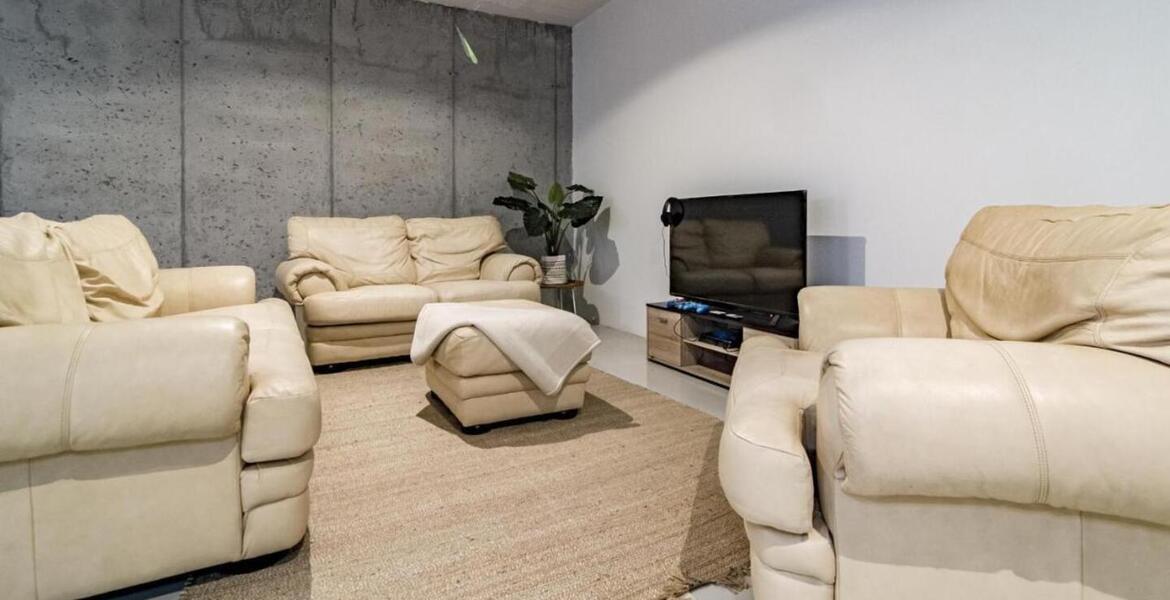 Une grande villa indépendante de quatre chambres et quatre s