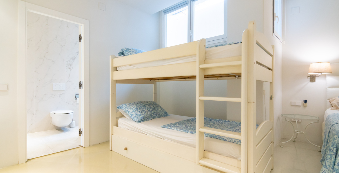 Une grande villa indépendante de quatre chambres et quatre s