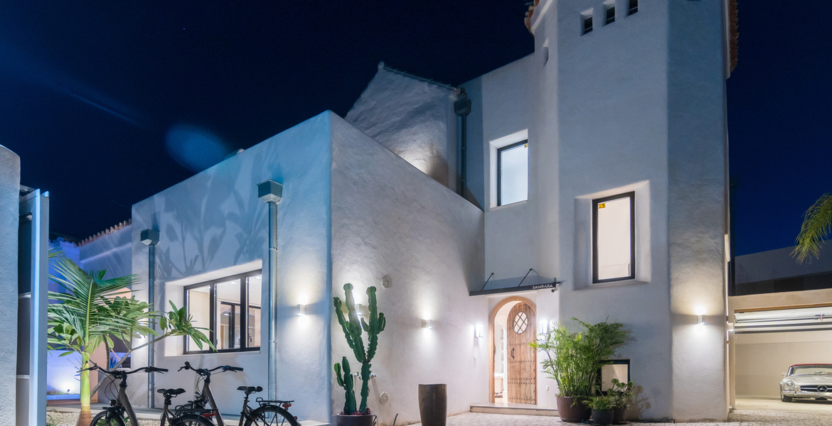 Une grande villa indépendante de quatre chambres et quatre s