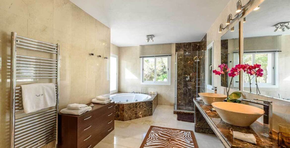 Villa Ibiza 5* avec 6 chambres 