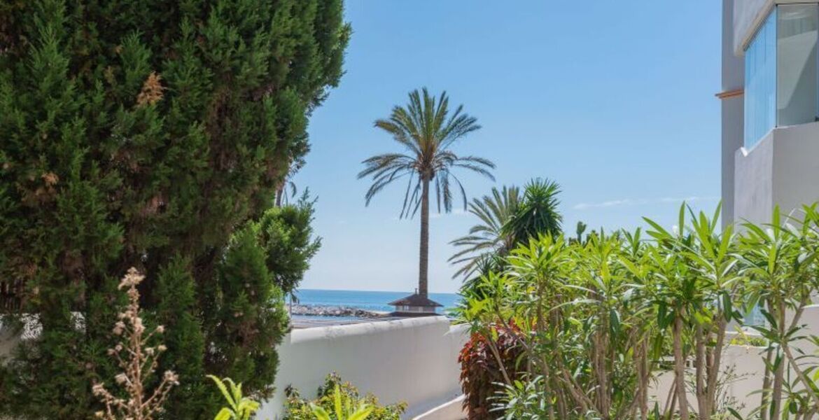 Frontline Beach apartment in Marbella