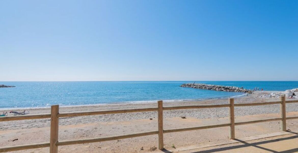 Frontline Beach apartment in Marbella