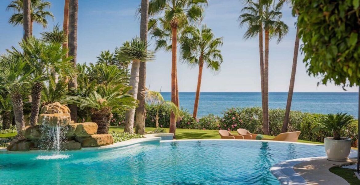Beachfront Luxury Villa Los Monteros, Marbella