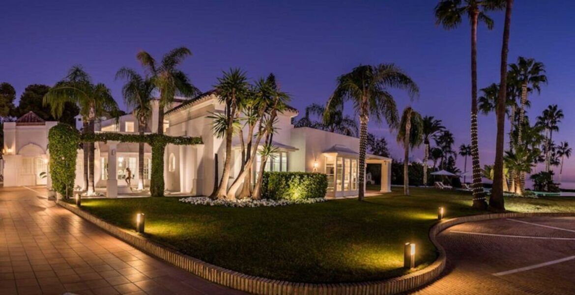 Beachfront Luxury Villa Los Monteros, Marbella