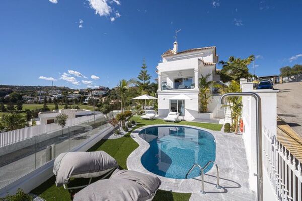 Villa for rent in Benahavis