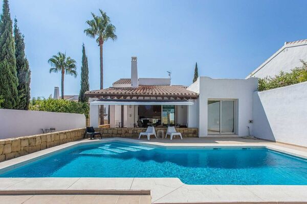 Villa for rent in Benahavis