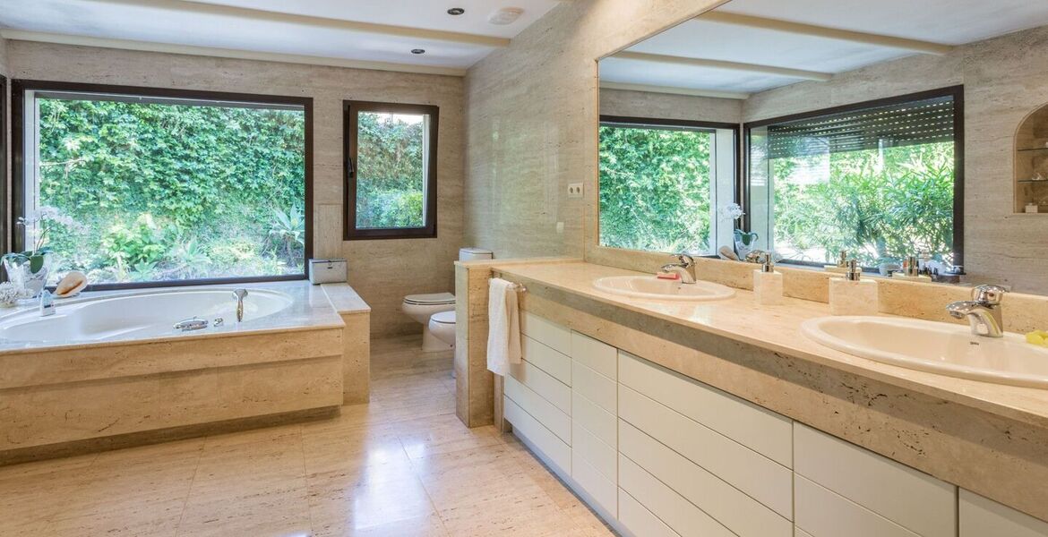 Villa en alquiler en Rio Real Marbella