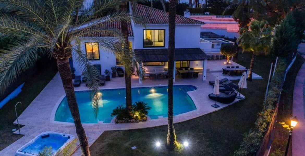 Villa de luxe à Nueva Andalucia avec piscine chauffée
