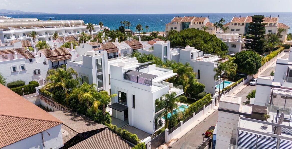 Modern 4-Bedroom Villa in Rio Verde with Private Pool