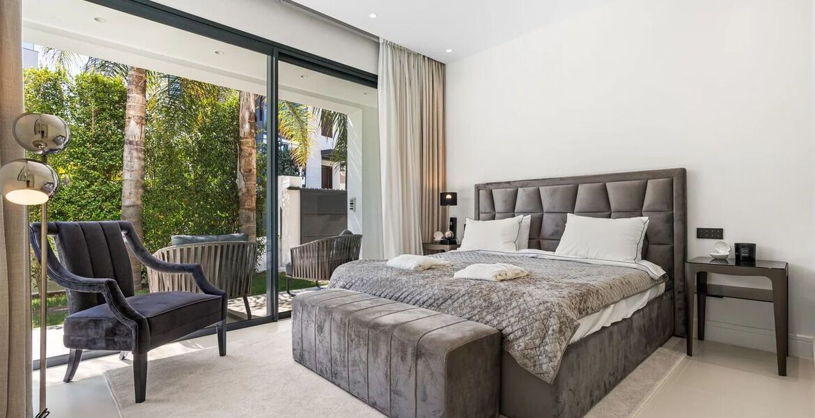 Modern 4-Bedroom Villa in Rio Verde with Private Pool