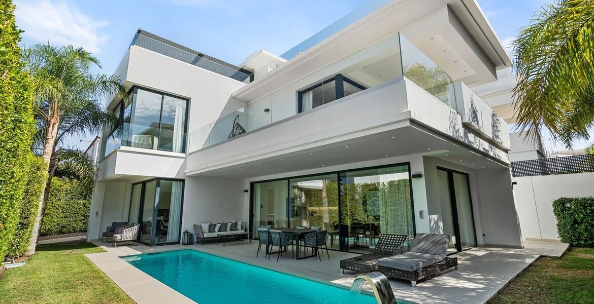 Modern 4-Bedroom Villa in Rio Verde with Private Pool
