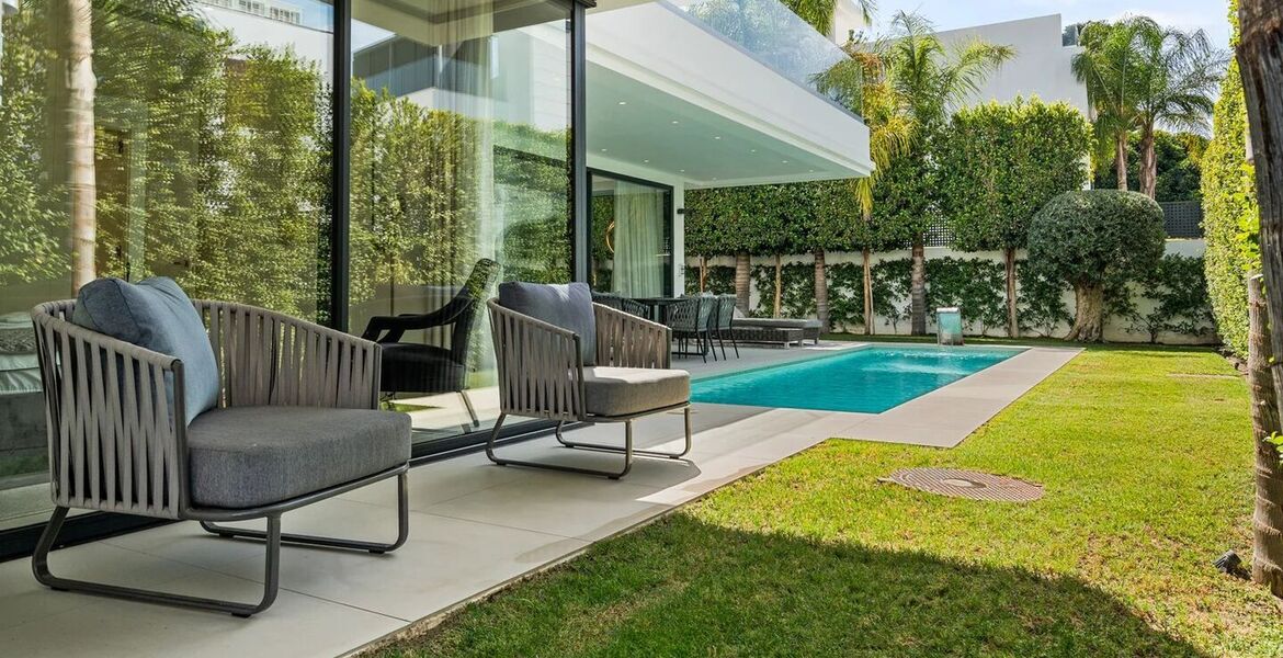 Modern 4-Bedroom Villa in Rio Verde with Private Pool