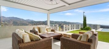 Villa in Marbella with Breathtaking Sea and Mountain Views