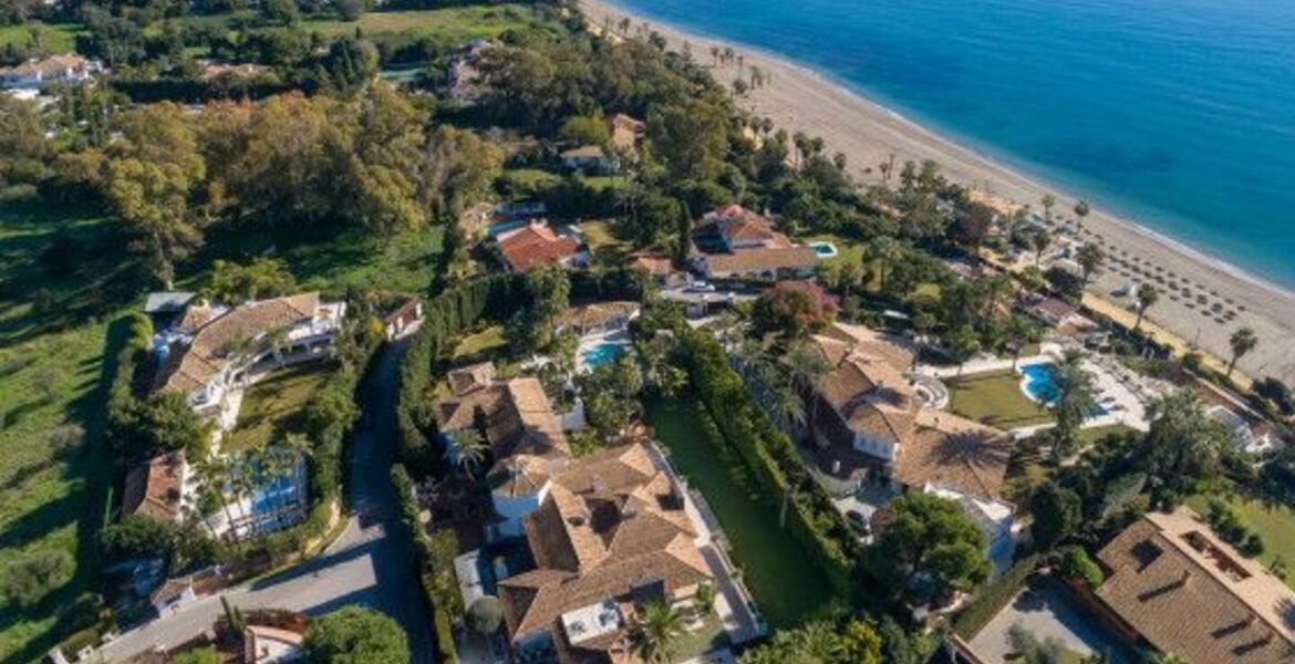 Villa de lujo en la Milla de Oro de Marbella con piscina