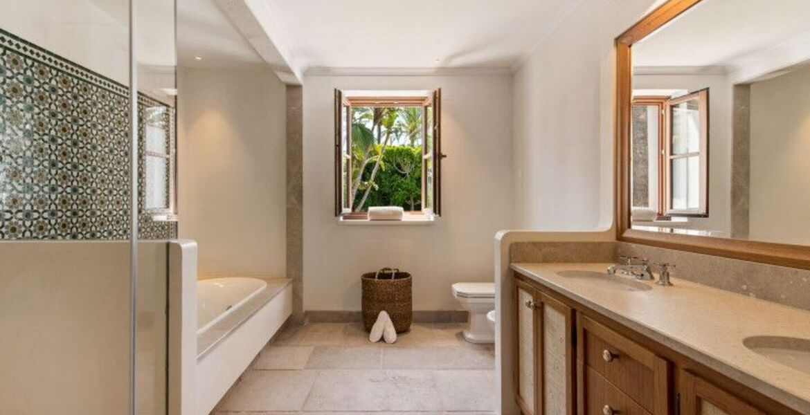 Villa de lujo en la Milla de Oro de Marbella con piscina