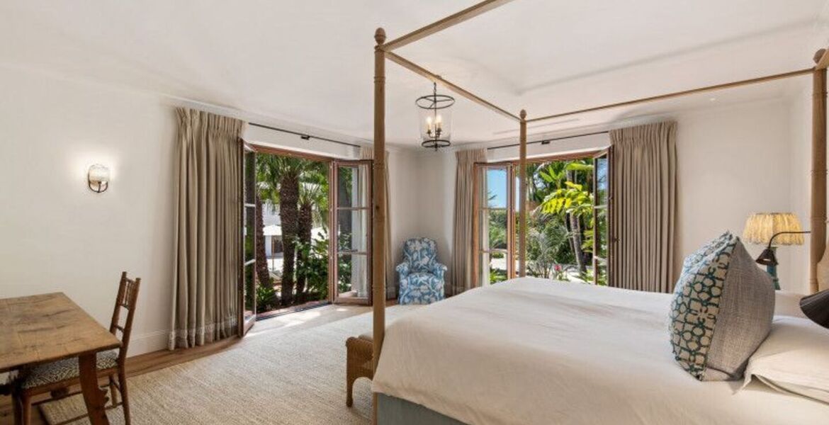 Villa de lujo en la Milla de Oro de Marbella con piscina