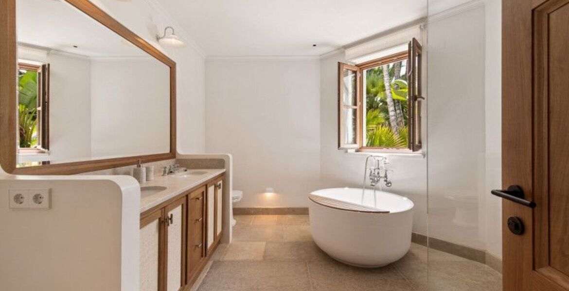 Villa de lujo en la Milla de Oro de Marbella con piscina