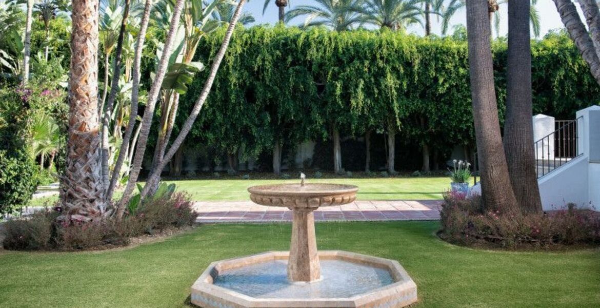 Villa de lujo en la Milla de Oro de Marbella con piscina