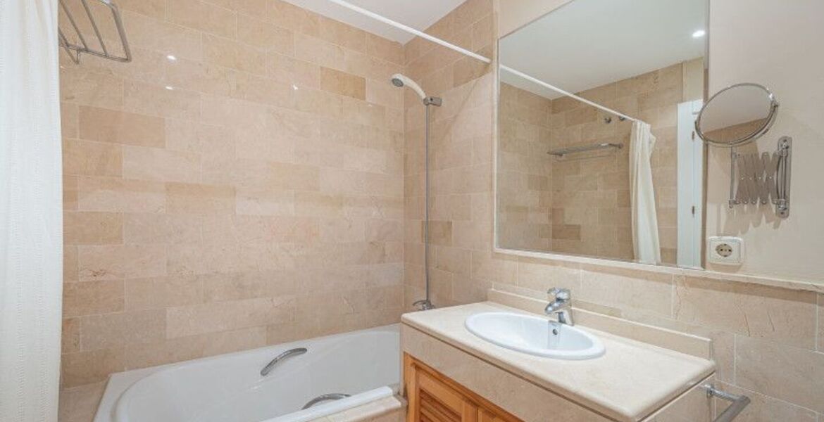 Amplio apartamento de 3 dormitorios en Oasis de Marbella