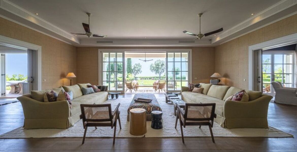 Impresionante villa de estilo rústico en Marbella Hill Club