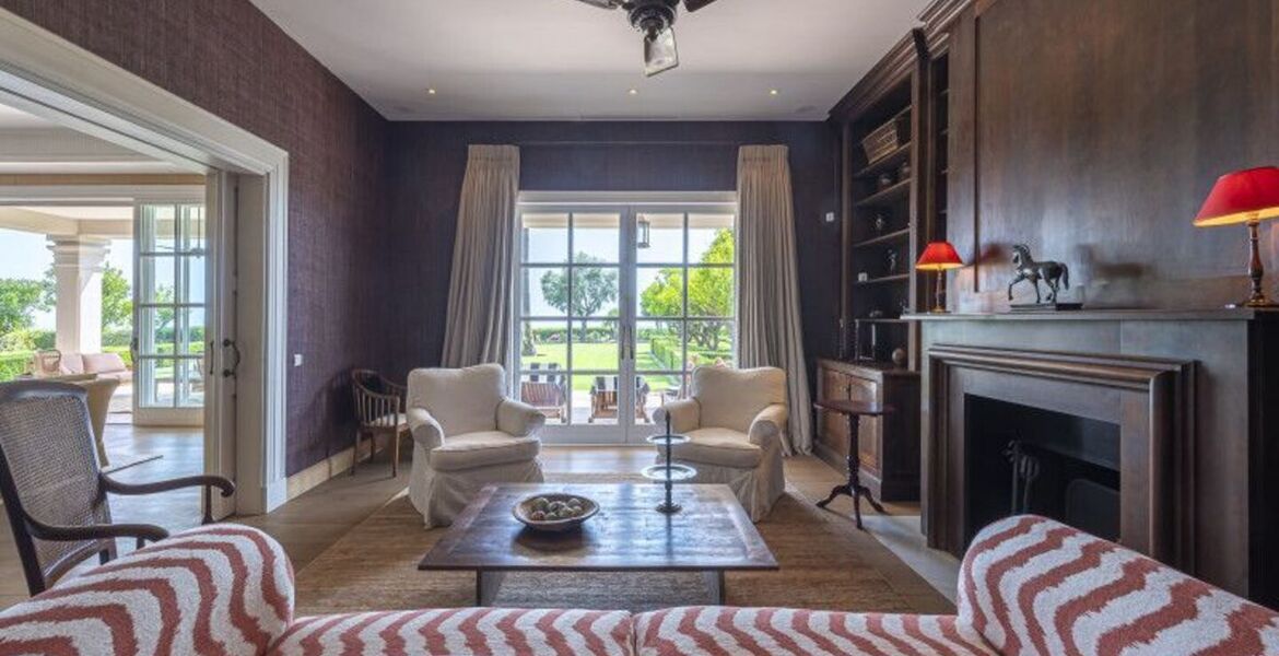 Impresionante villa de estilo rústico en Marbella Hill Club