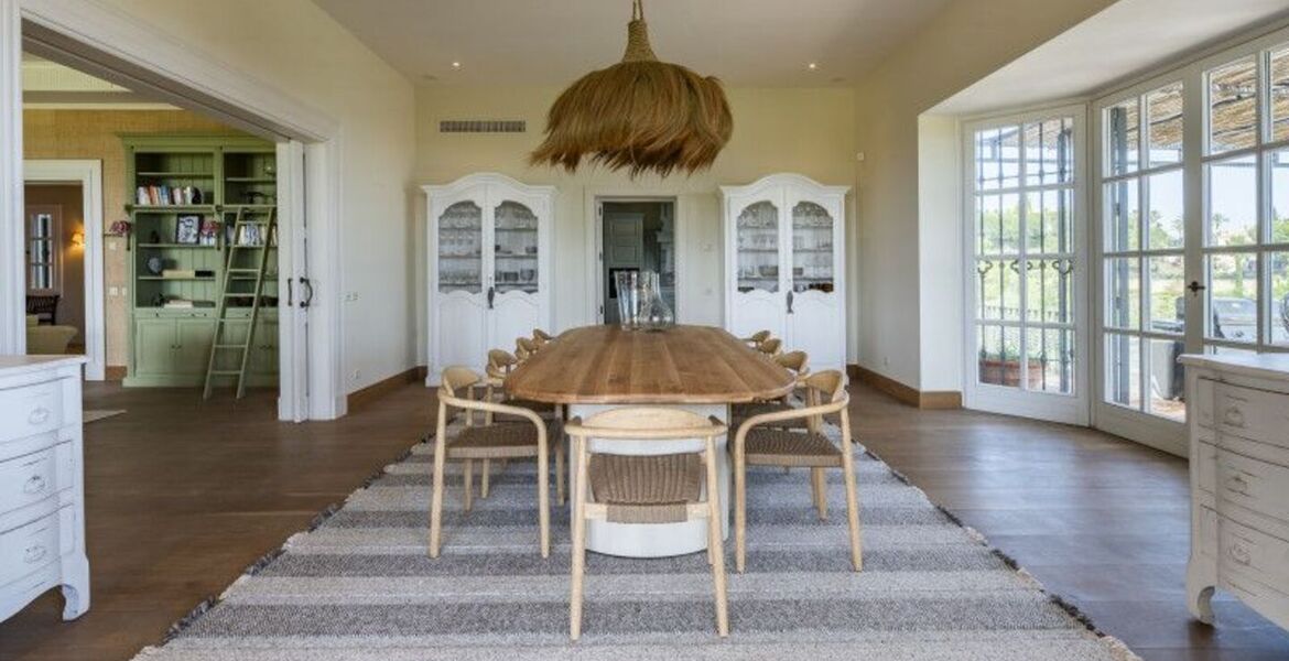 Impresionante villa de estilo rústico en Marbella Hill Club
