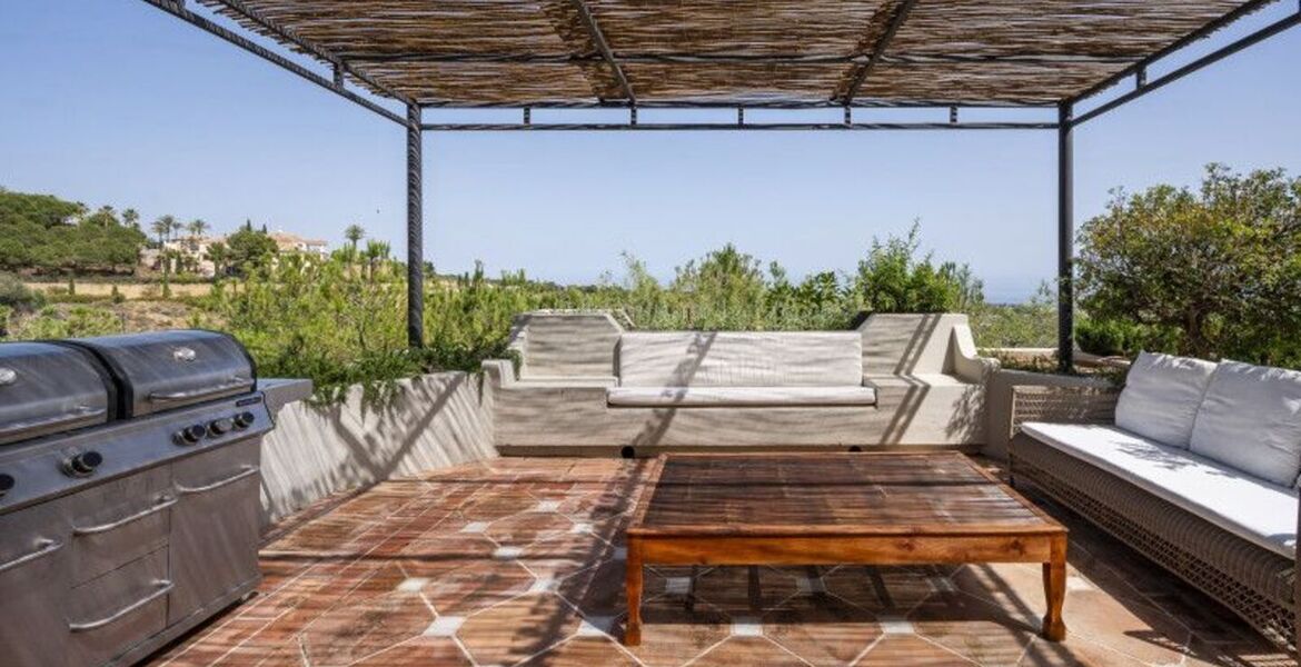Impresionante villa de estilo rústico en Marbella Hill Club