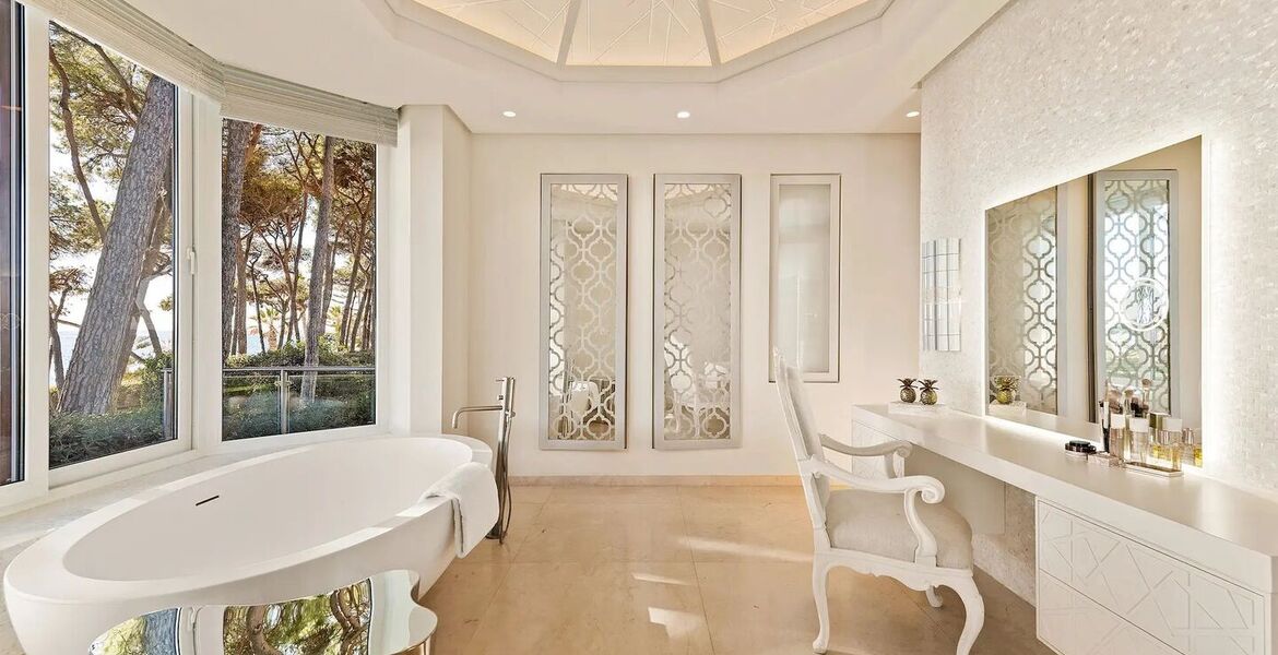 Villa en bord de mer sur le Golden Mile de Marbella