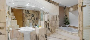 Роскошная вилла с 7 спальнями в Ла Серкилья, Марбелья с потр