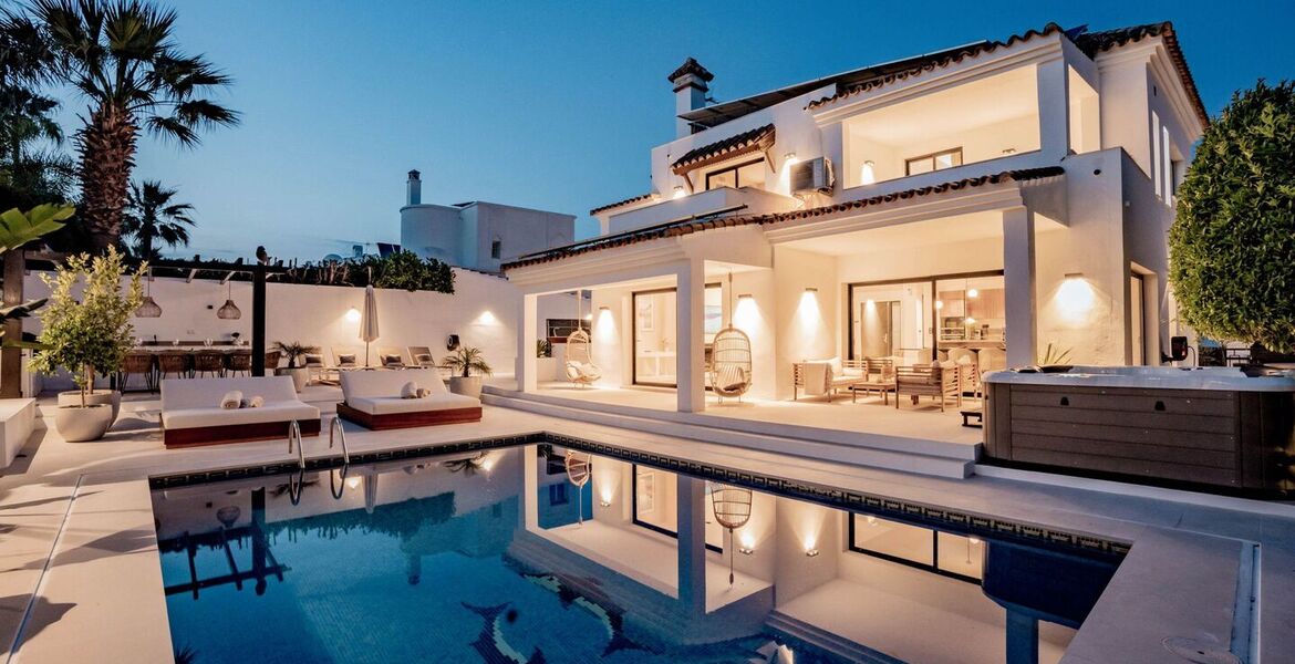 Luxury 8-Bedroom Villa Ideal for Families and Groups