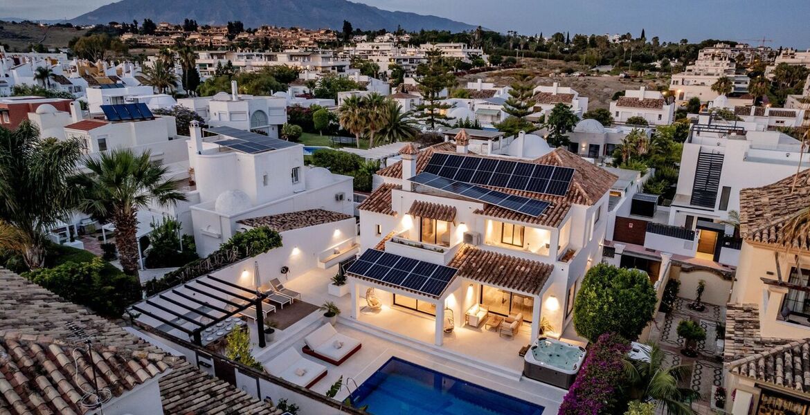 Luxury 8-Bedroom Villa Ideal for Families and Groups