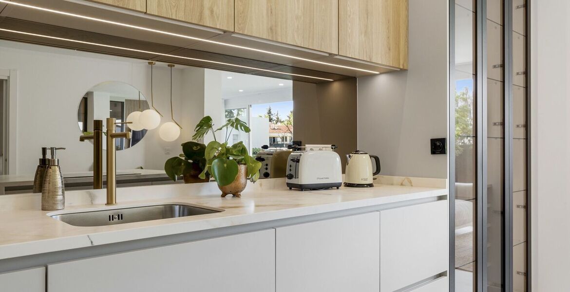 Elegante Apartamento de 2 Dormitorios en Nueva Andalucía
