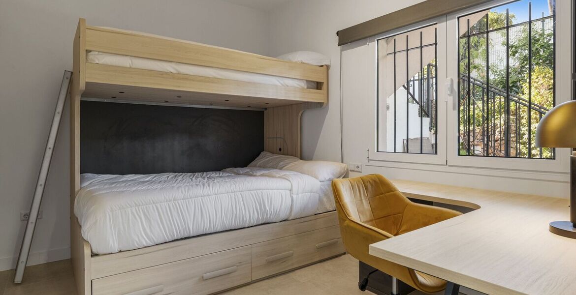 Elegante Apartamento de 2 Dormitorios en Nueva Andalucía