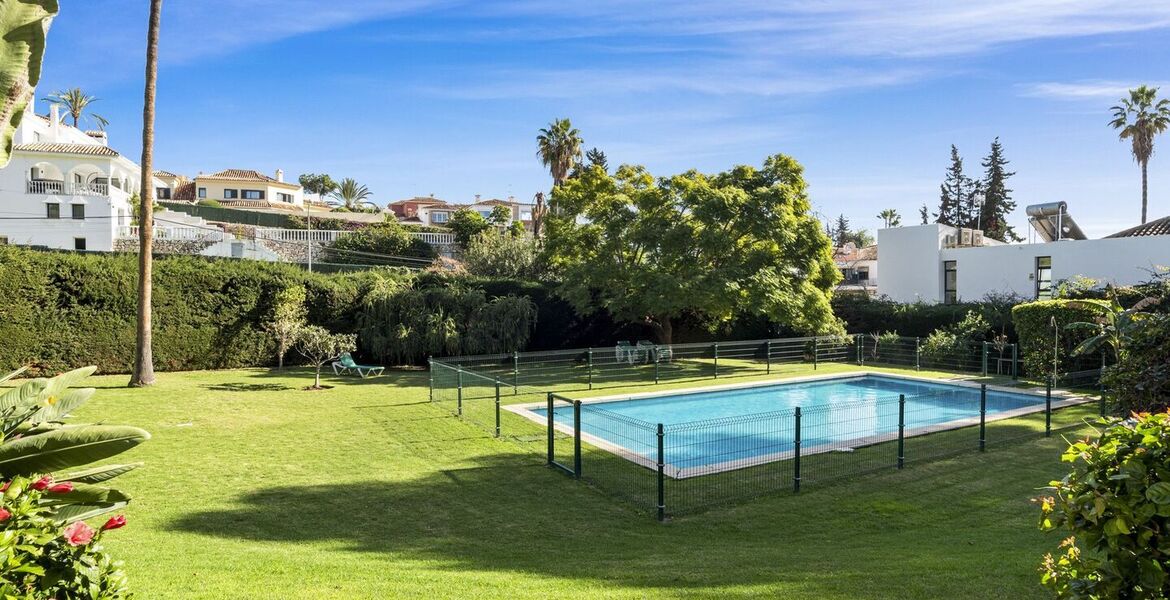 Elegante Apartamento de 2 Dormitorios en Nueva Andalucía
