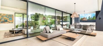 Luxury Villa with Sea and Mountain Views in Rocio de Nagüele