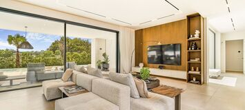 Luxury Villa with Sea and Mountain Views in Rocio de Nagüele
